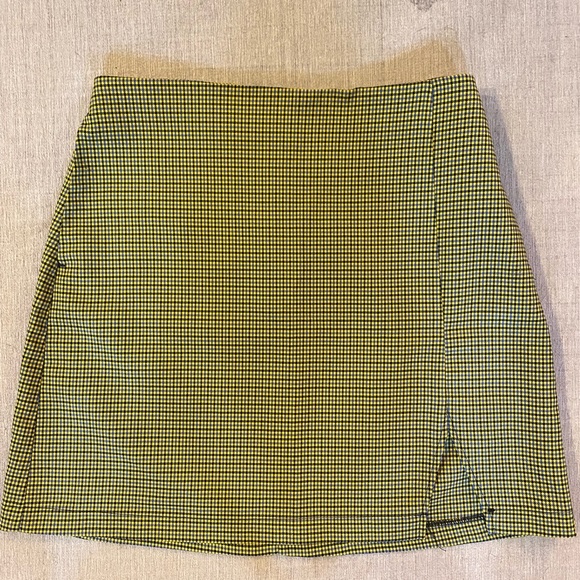 Super Cute Urban Outfitter plaid mini - Picture 3 of 4